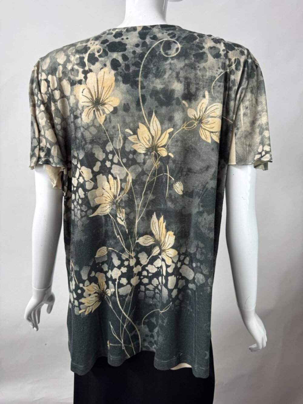 B.L.E.U. Womens 1X Embellished Floral Tunic Top Short Sleeve V-Neck Lightweight - Picture 3 of 16